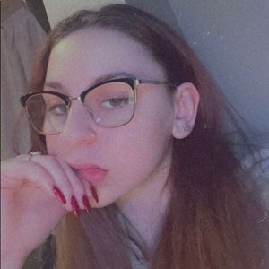 Meet your Posher, Cassandra